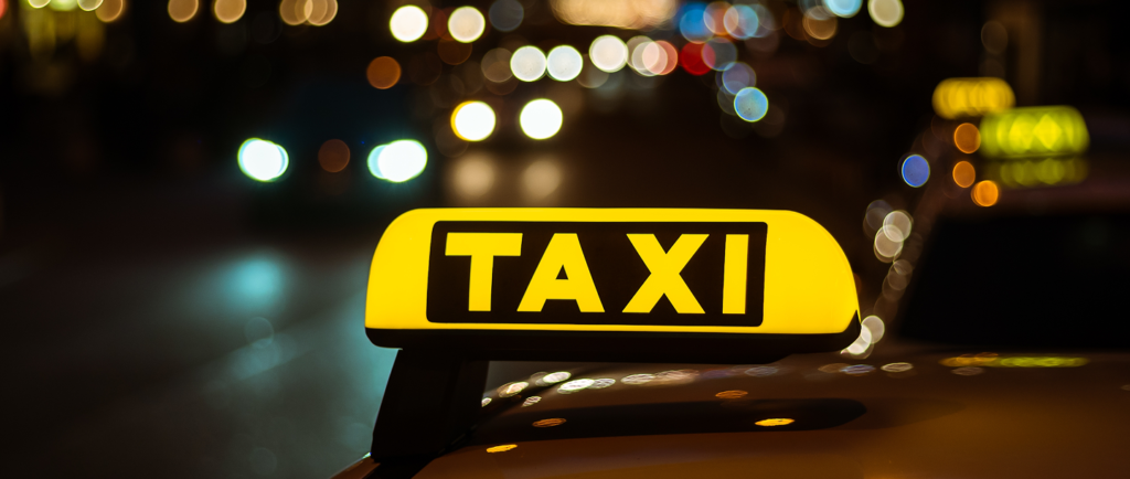 Sind Taxis rund um die Uhr verfügbar?